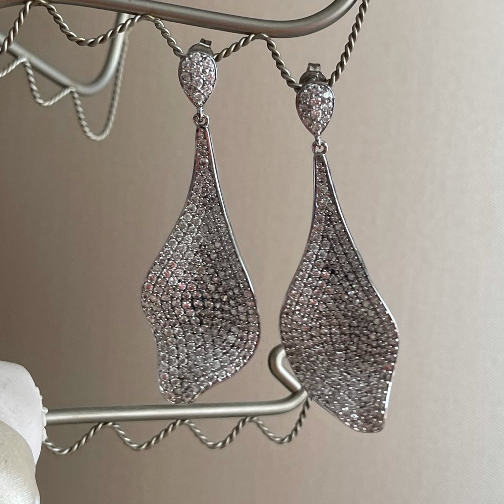 Draped faux diamond earrings - Picture 2 of 3
